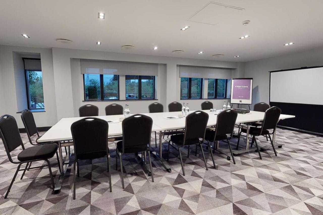 Village Hotel Newcastle Holystone  Экстерьер фото
