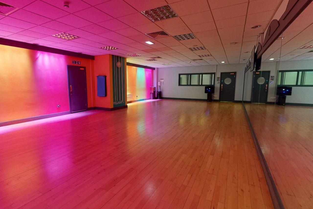 Village Hotel Newcastle Holystone  Экстерьер фото