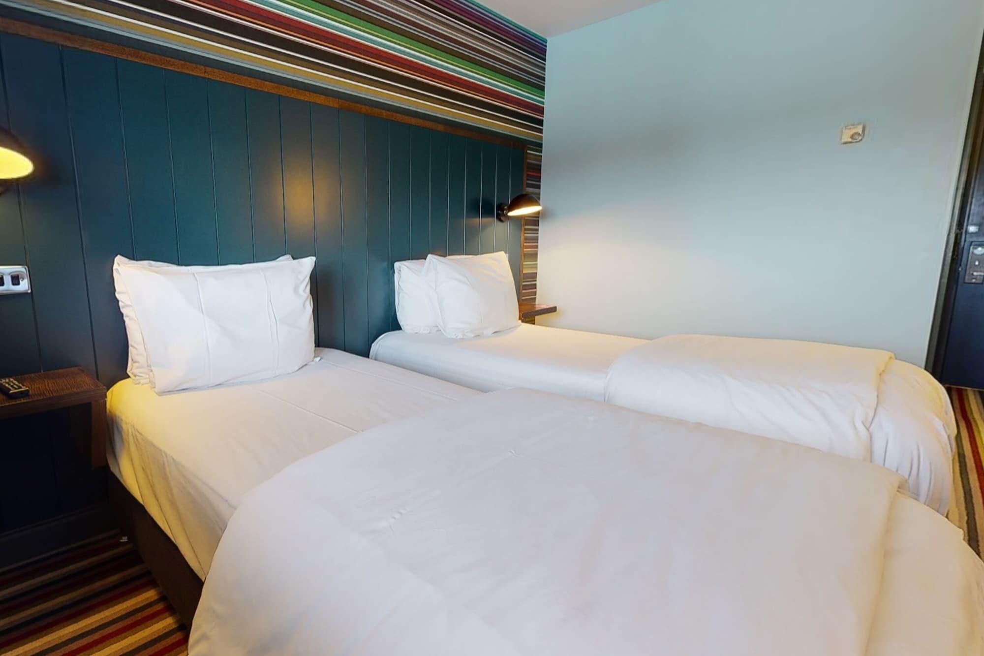 Village Hotel Newcastle Holystone  Экстерьер фото
